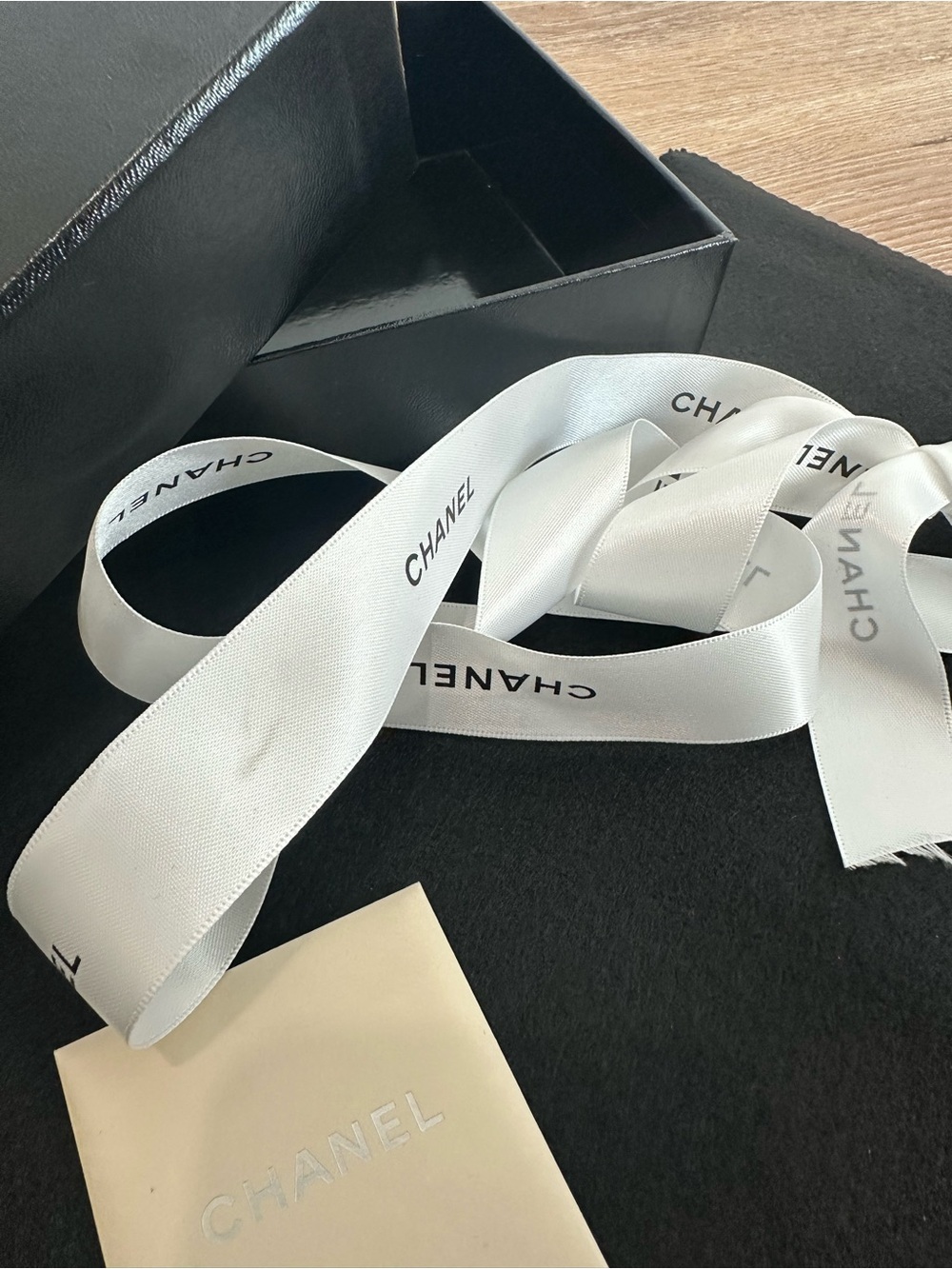 AUTHENTIC CHANEL wallet box, ribbon, black felt and card. - Picture 10 of 10